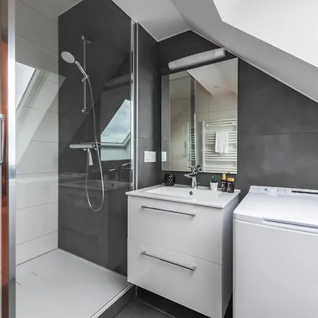 Le Robin Des Toits - Moderne Apartment